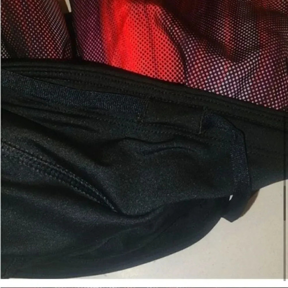 - NIKE WOMENS LIGHT STREAK CREW
PRINTED DRY FIT REFLECTIVE RUNNING
SHORTS SIZE M - Picture 4 of 11